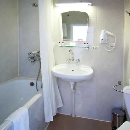 Merlin Club Hotel