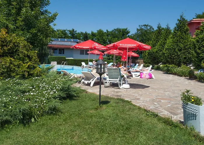 Merlin Club Hotel 3*