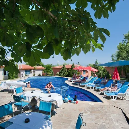 Merlin Club Szálloda 3*