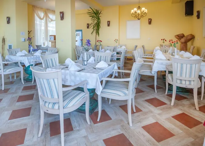 Merlin Club Hotel 3*